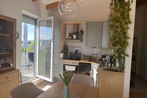Charmante helle 2,5 Penthouse Wohnung Weitblick, möbliert – Washingtonallee 21, 89231 Neu-Ulm – Vorschaubild 4