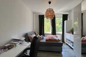 Helle 2 Zimmer Altbauwohnung WG geeignet – Sörensenstraße  26, 24143 Kiel – Vorschaubild 2
