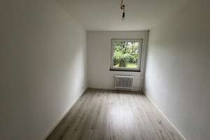 Renovierte 2 Zi.-EG Whng.  Balkon - weißes Wannenbad mit Fenster - Duisburg Rheinhausen – Franz-Schubert-Straße 4, 47226 Rheinhausen-Mitte, Duisburg – Vorschaubild 5