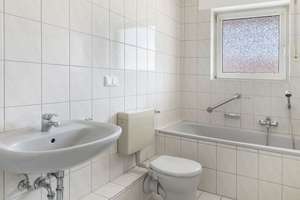 Lichtdurchflutete 4-Zimmer Wohnung mit 2 Balkonen, Garage & Stellplatz. Sehr gute Infrastruktur. – Die vollständige Adresse der Immobilie erhältst du vom Anbieter., 51149 Westhoven, Köln – Vorschaubild 15