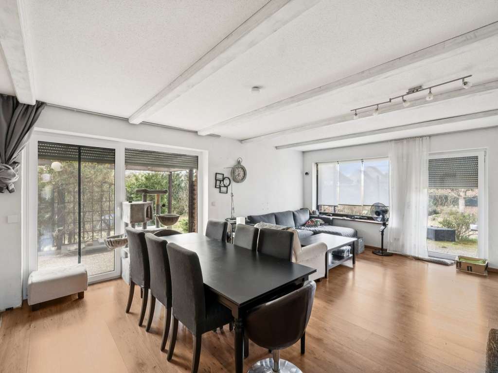 Immobilie in Parsau - Charmantes Einfamilienhaus auf Eckgrundstück mit Kamin, Sauna und Garage in Parsau - Bild 2