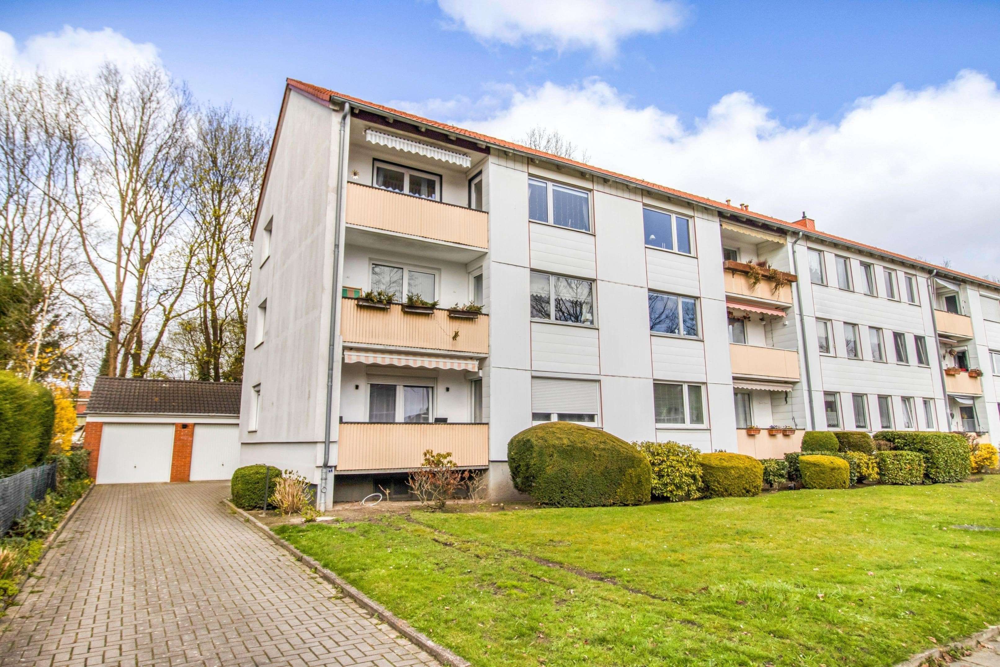 Gepflegte 3-ZKB-Wohnung mit Garage in beliebter Lage von Bremen-Vegesack, Bremen – Bild 1