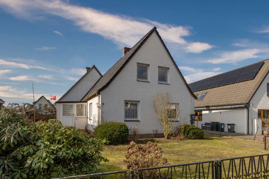 Immobilie in Stapelfeld - Wohnprojekt mit Potenzial? Doppelhaushälfte mit Gestaltungsmöglichkeiten in ruhiger Lage! - Bild 1