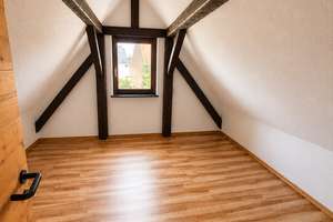 Viel Raum für Ihre Wohnideen – charmantes Haus mit zwei Wohneinheiten in Frankfurt-Harheim – 60437 Harheim, Frankfurt am Main – Vorschaubild 11