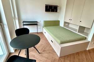 Modernes Süd-Balkon Apartment  möbliert mit EBK sowie Abstellkammer! – Moissistraße 31, 12489 Adlershof, Berlin – Vorschaubild 1