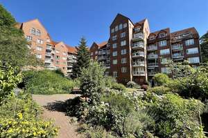 Vermietete 1,5-Zimmer-Whg. in Altenresidenz mit Aufzug, Balkon, Schwimmbad uvm. // Waldwiese, Kiel