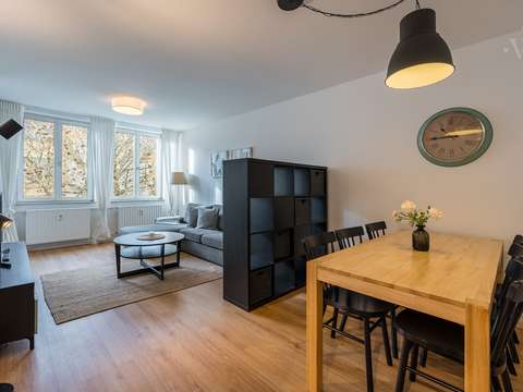 Komplett modernisierte u gedämmte 3-Zi hot Whg. mit Balkon im 1.OG