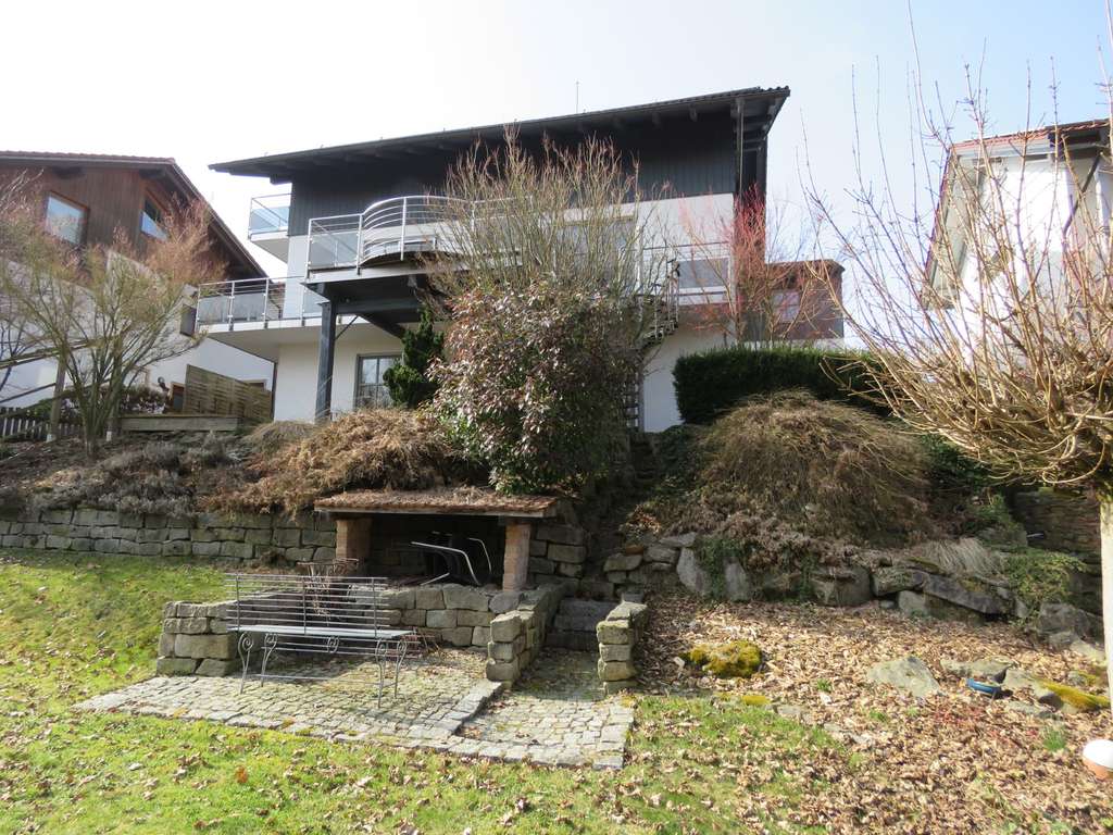 Immobilie in Hunderdorf - Einfamilien-Landhaus mit ELW in absolut ruhiger Ortsrandlage zw. Bogen und St. Englmar - Bild 2