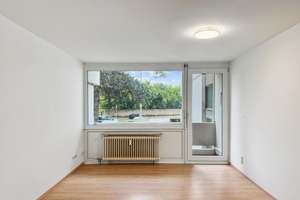 Solide Kapitalanlage: Vermietetes Apartment mit Balkon im Münchner Norden