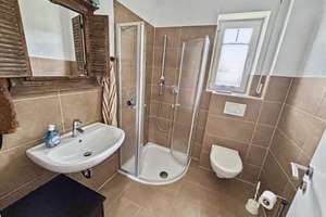 Einziehen und wohlfühlen – Junges Einfamilienhaus mit Wärmepumpe, Kamin und Doppelgarage in Geratal – 99331 Geraberg – Vorschaubild 9