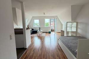 Charmantes Dachgeschoss-Apartment mit Balkon, Stellplatz und Möblierung – Die vollständige Adresse der Immobilie erhältst du vom Anbieter., 48165 Hiltrup-Mitte, Münster – Vorschaubild 2