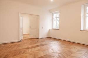 Luxuriös ausgestattete 4-Zimmer-Wohnung mit großem privaten Garten in saniertem Gründerzeitpalais