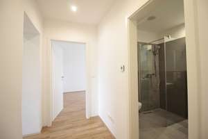 Koffer packen in Gohlis – 3 Zimmer • 2 Balkone • 2 Stellplätze • Bezugsfrei  – Olbrichtstr. 4 K, 4157 Gohlis-Nord, Leipzig – Vorschaubild 1