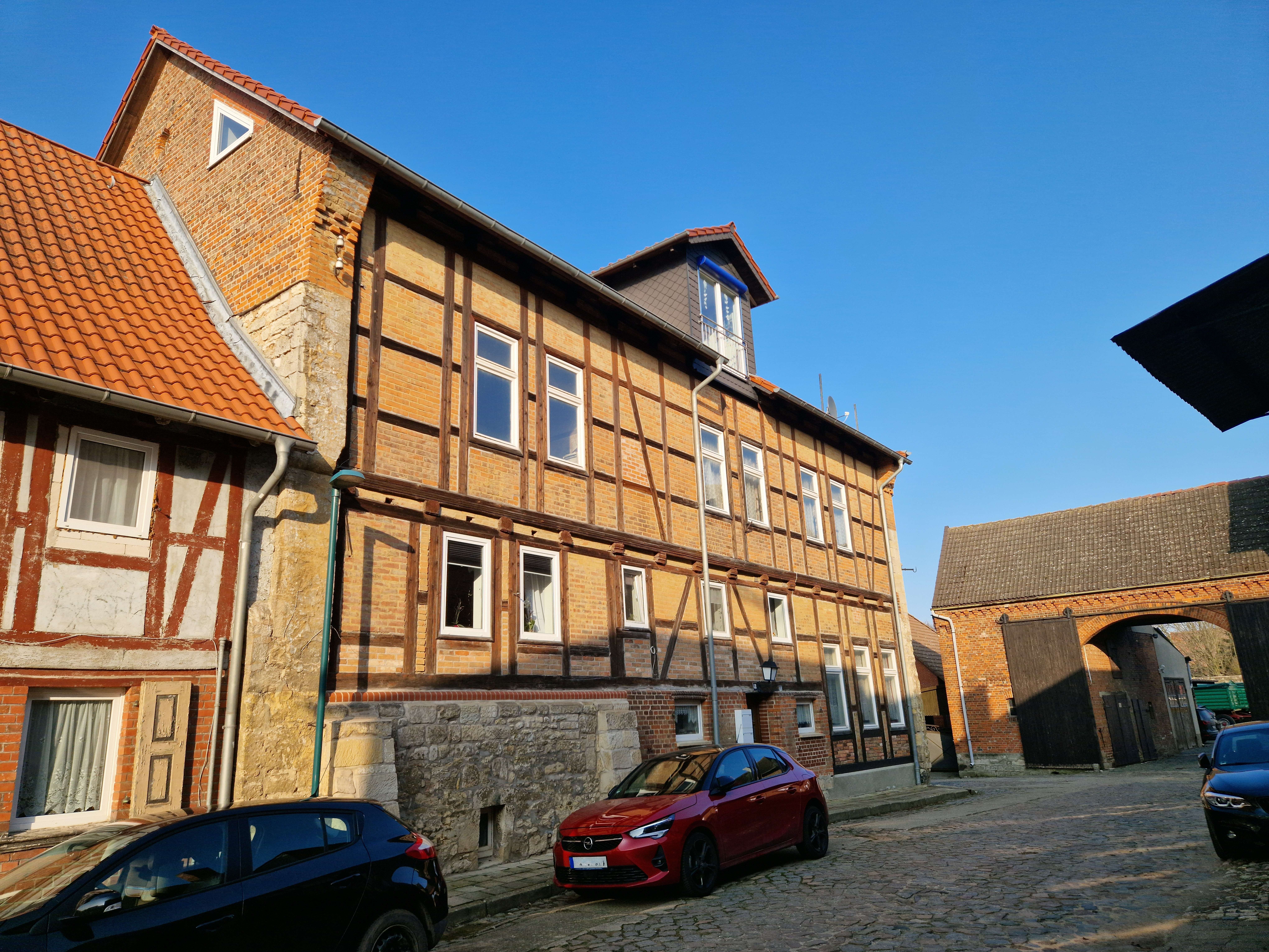 2 vermietete Wohneinheiten und eine ehem. Gaststätte mit Saal als Ausbaureserve in Eilsdorf / Huy, Harz Kreis – Bild 2