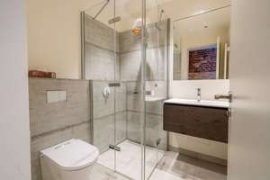 Deine Zweitwohnung? Studio Apartment mit Fahrstuhl im Dachgeschoss eines schönen Altbaus – Wühlischstraße 32, 10245 Friedrichshain, Berlin – Vorschaubild 11