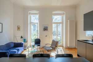 Sonnige 2-Zimmer-Altbauwohnung mit Terrasse im idyllischen Mitte-Kiez – Berlin – Vorschaubild 1