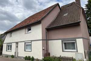 EFH mit Garage für Großfamilie oder als Kapitalanlage in guter Lage. – Am Hang 4, 30880 Hannover (Kreis) – Vorschaubild 1