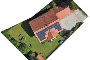 Ruhig gelegenes EFH mit Doppelgarage, Carport, Wärmepumpe & Weitblick am Tachinger See – Kirchfeldstraße 7, 83373 Taching am See – Vorschaubild 12