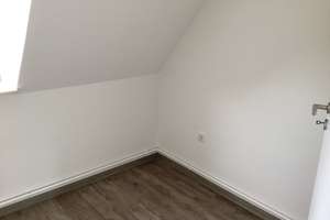 Da kommt man gern Heim: renovierte 1-Zimmer- Dachgeschoss- Wohnung mit Ausblick! – Röntgenstr. 9, 23562 Sankt Jürgen, Lübeck – Vorschaubild 7