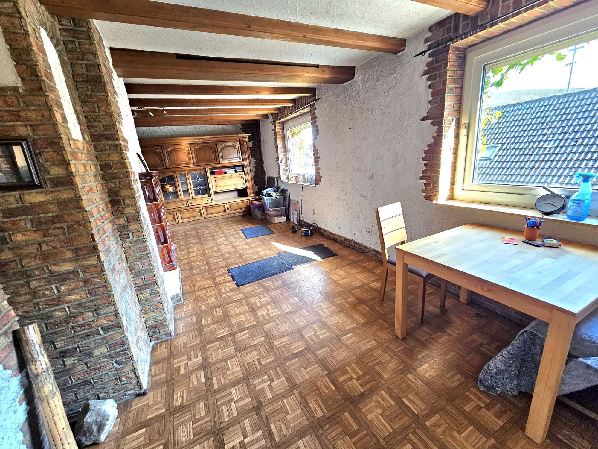 Immobilie in Niederkirchen - Freistehendes Einfamilienhaus mit Scheunen zu verkaufen - Bild 1