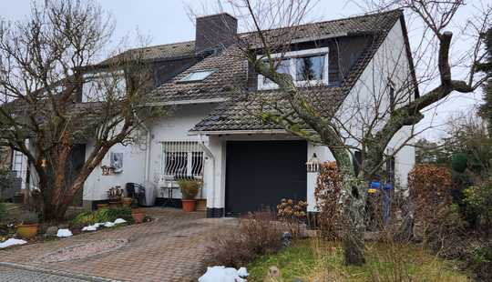 Bild von Ruhiger Wohntraum in Bestlage am Waldrand von Bad Vilbel - großz. DHH mit Garage