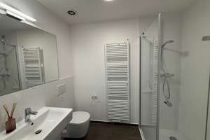Penthouse-Flair mit großzügiger Sonnenterrasse, Licht, Raum und traumhaftem Ausblick! – Die vollständige Adresse der Immobilie erhältst du vom Anbieter., 80809 Am Riesenfeld, München – Vorschaubild 9