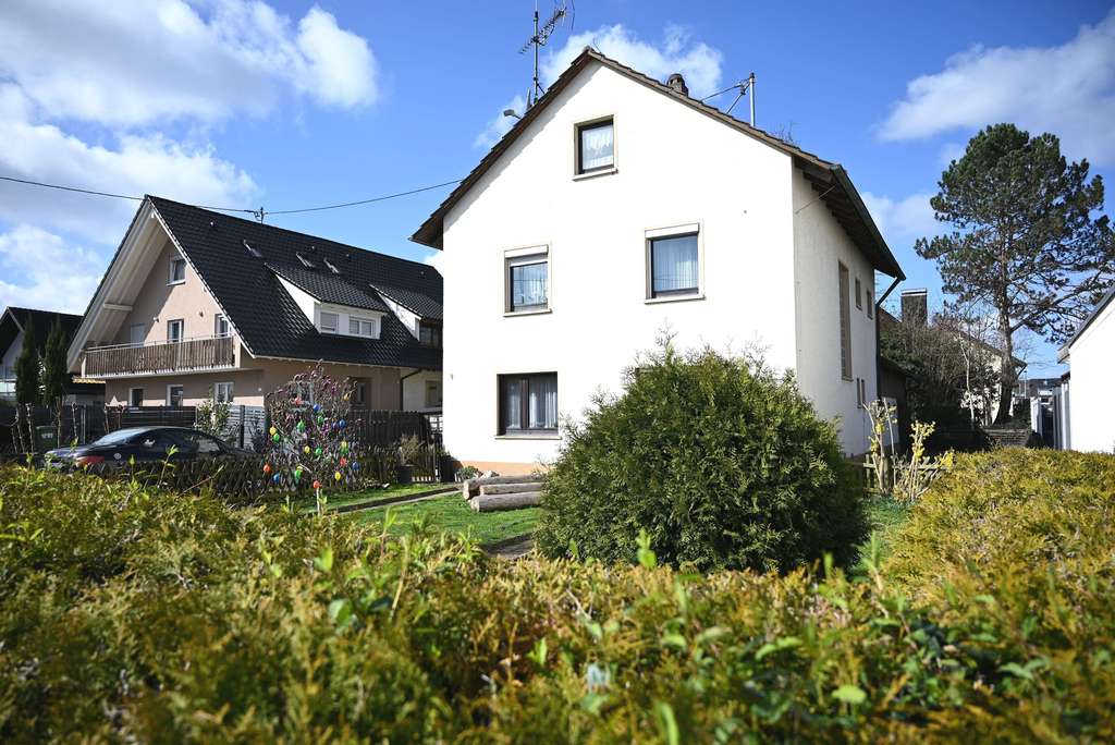 Immobilie in Reute - Vermietetes Ein- bis Zweifamilienhaus mit großem Grundstück - Bild 0