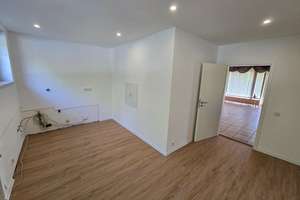 Helle 3,5 Zimmerwohnung mit Balkon nahe dem Klinikum! – Die vollständige Adresse der Immobilie erhältst du vom Anbieter., 42653 Gräfrath, Solingen – Vorschaubild 2