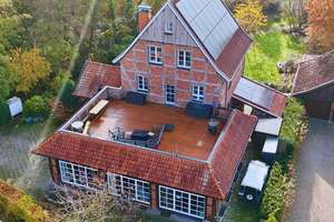 Arbeiten & Wohnen in Fachwerkvilla auf außergewöhnlichem Grundstück