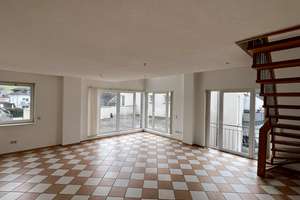 Maisonettewohnung über den Dächern von Trier mit Sonnenterrasse und Stellplätzen – Die vollständige Adresse der Immobilie erhältst du vom Anbieter., 54296 Irsch, Trier – Vorschaubild 2