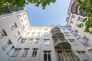 Stilvoller Altbaucharme von 1901 – Traumwohnung in prachtvollem Gründerzeitaltbau – Uhlandstraße 45, 10719 Wilmersdorf, Berlin – Vorschaubild 4