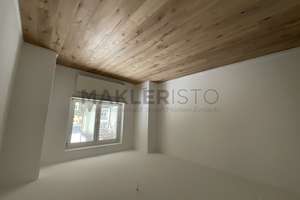 **Hochwertig modernisierte 2-Zimmer-EG-Wohnung mit Loggia, Balkon & Gartenanteil**