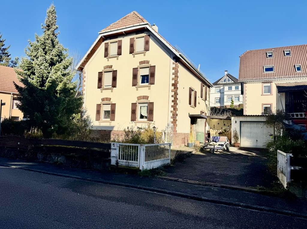 Immobilie in Remchingen - Zweifamilienhaus mit großem Grundstück und Potenzial in Remchingen-Singen - Bild 0
