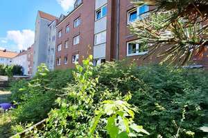 Renovierungsbedürftige 4 Zimmerwohnung in Limmer für 4 Personen