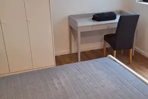 Möbliertes kernsarniertes Luxus Studio – Kaiseralle 147, 76185 Karlsruhe – Vorschaubild 1