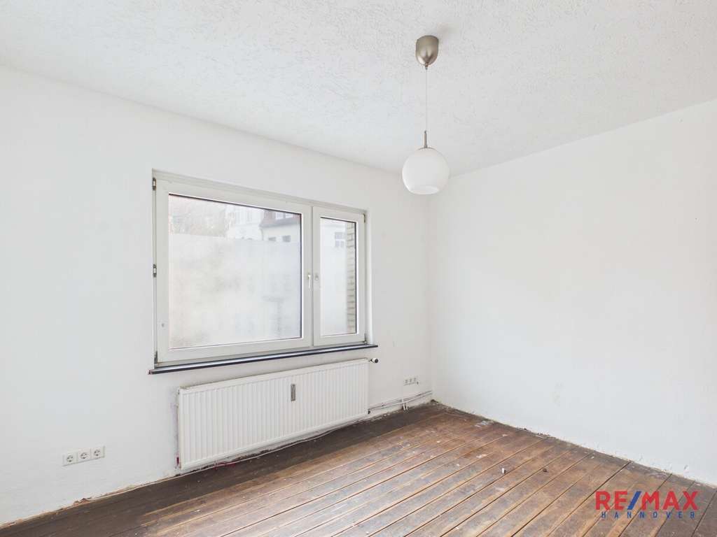 Immobilie in Lehrte - Zentral in Lehrte: Sanierungsbedürftiges Mehrfamilienhaus in Bahnhof-Nähe! - Bild 2