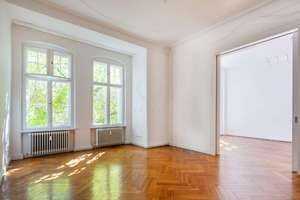 Repräsentative Altbauwohnung mit 5 Zi., lichtdurchfluteten Räumen nahe Schloss Bellevue!