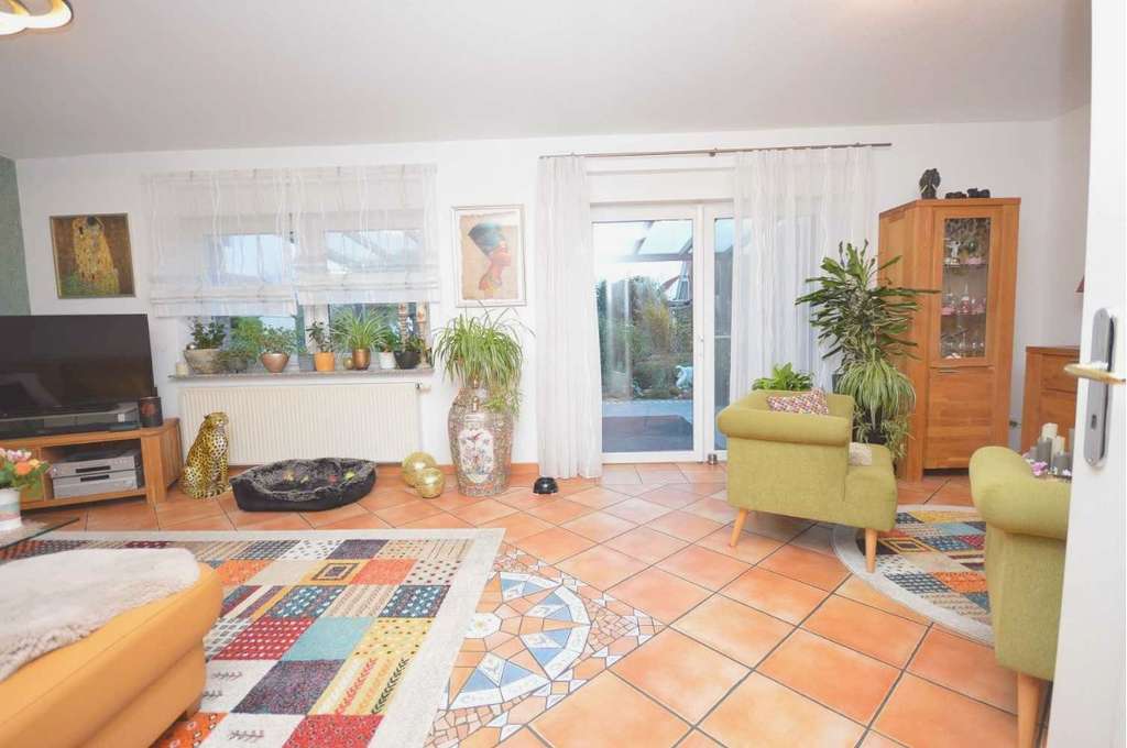 Immobilie in Schwülper - Wunderschöne, top gepflegte Doppelhaushälfte mit liebevoll angelegtem Garten, Keller + Garage. - Bild 3