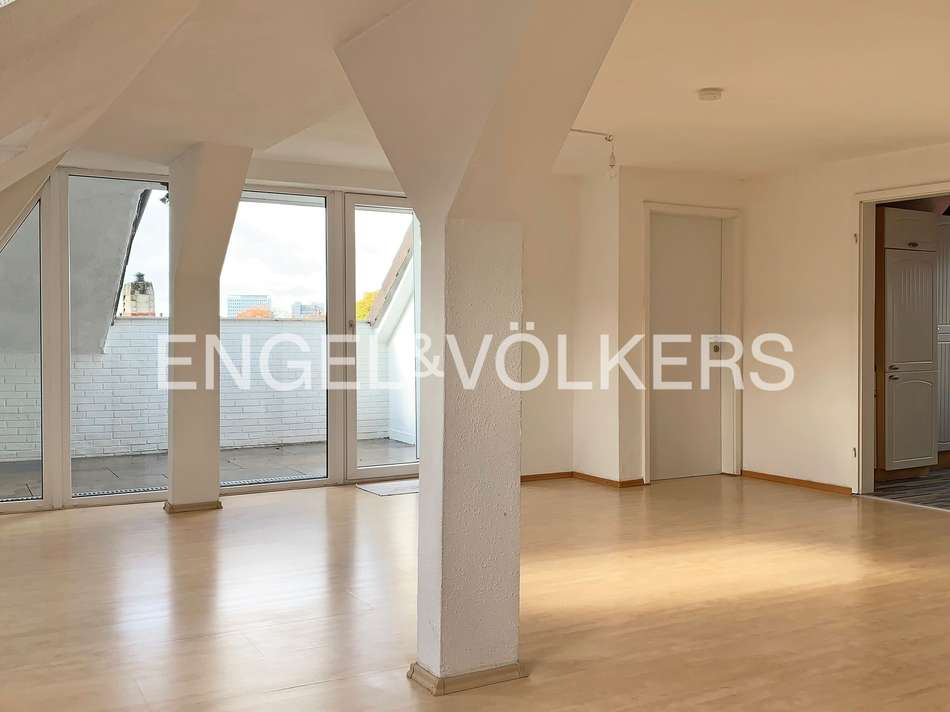 Lichtdurchflutetes Wohnzimm...