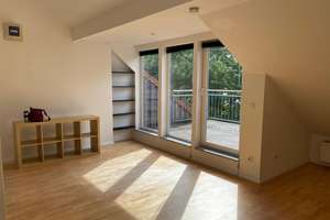 Lichtdurchflutete Dachgeschoßwohnung in Barmbek-Nord mit eigenem Stellplatz – Starstraße 33, 22305 Barmbek-Nord, Hamburg – Vorschaubild 1