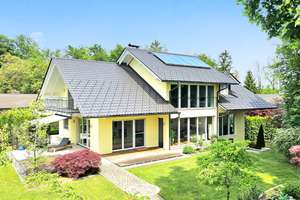 Villa auf ruhigem großem Grundstück in Seenähe