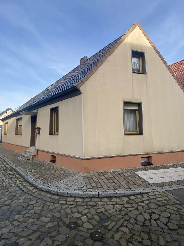 Immobilie in Biederitz - Im Ortskern von Biederitz:  Wohnhaus mit viel Nebengelass - Bild 1