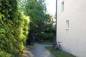 Modernisierte Gartenwohnung mit neuer Einbauküche, Terrasse und ruhiger Grünlage - Isarnähe! – Quagliostr. 11, 81543 Siebenbrunn, München – Vorschaubild 4
