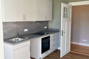 mehr geht nicht: hochwertig sanierter Altbau mit 3,60 m Decken, Dielen, Balkon & Einbauküche – Ahlmannstraße 24, 24118 Ravensberg, Kiel – Vorschaubild 11