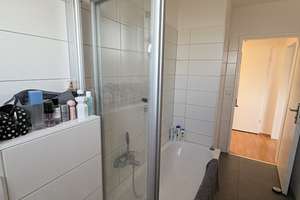 Von Privat: 2-Zimmer-Wohnung DG mit EBK und Stellplatz in Wiesbaden-Bierstadt – Am Wolfsfeld 28, 65191 Bierstadt, Wiesbaden – Vorschaubild 4