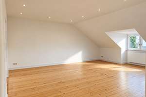Renovierte Dachgeschoss-Wohnung im Westend – 60325 Westend-Süd, Frankfurt am Main – Vorschaubild 2