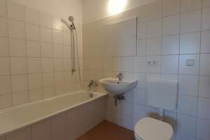 Schöne helle 3 Raum Wohnung mit Balkon in ruhiger Lage – Walter-Arnold-Str. 25, 1219 Strehlen, Dresden – Vorschaubild 3