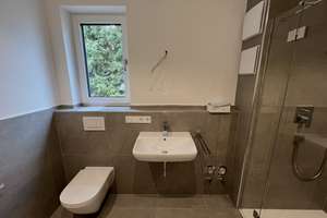 Moderne 2-Zimmer-Wohnung mit Balkon, EBK und TG Stellplatz in München-Hadern, Erstbezug – Hans-Grässel-Weg 3, 81375 Neuhadern, München – Vorschaubild 6