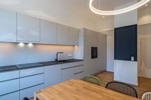 Schönes helles WG-Zimmer –Erstbezug-saniertes Altbaujuwel in bester Innenstadtlage – Bürgermeister-Fischer-Straße 2, 86150 Innenstadt. Sankt Ulrich-Dom, Augsburg – Vorschaubild 2