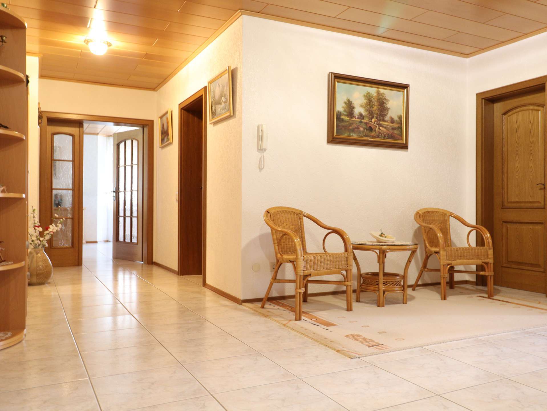 Immobilie in Rheinau - Ruhig gelegenes Mehrgenerationenhaus mit Garten und Vermietungsmöglichkeit - Bild 2